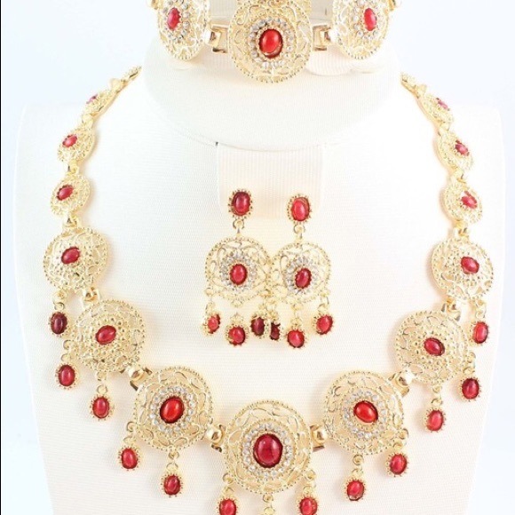 18K Gold Plated 3PC Necklace Set Brand New