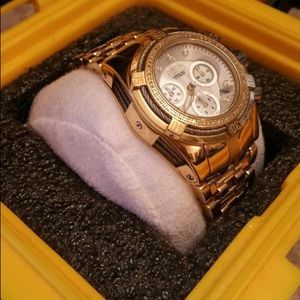 Thi is a women's invicta bolt watch