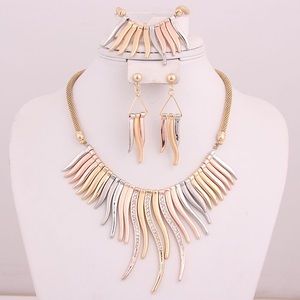 Beautiful 3PC Fashion Necklace Set Brand New