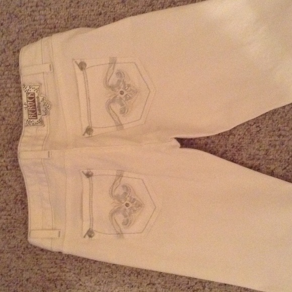 Rerock for Express white jeans! So cute!