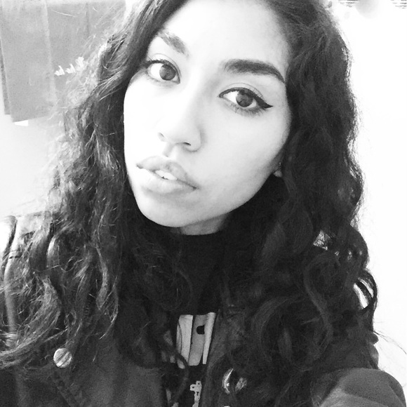 Meet your Posher, Samantha - Picture 2 of 2