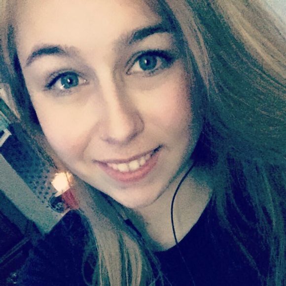 Meet your Posher, Liz - Picture 3 of 3