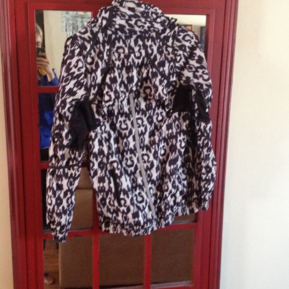 Lululemon jacket - Picture 2 of 4