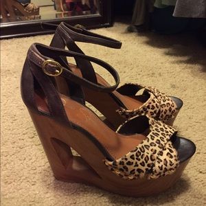 Jessica Simpson Wedges