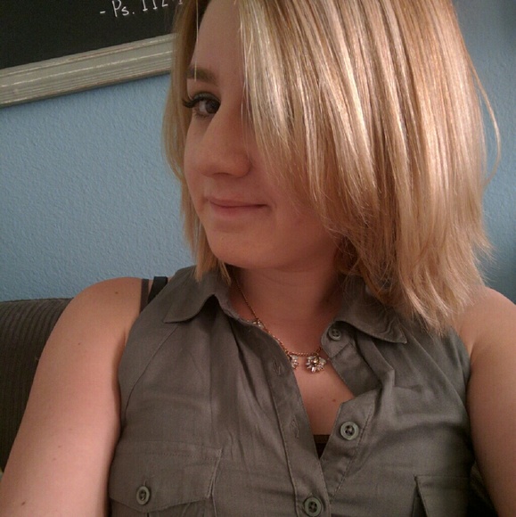 Meet your Posher, Amanda - Picture 2 of 4