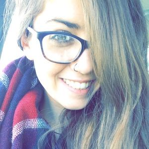 Meet your Posher, Alexis