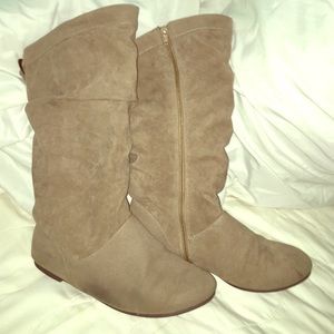 SOLD Light brownish gray boots