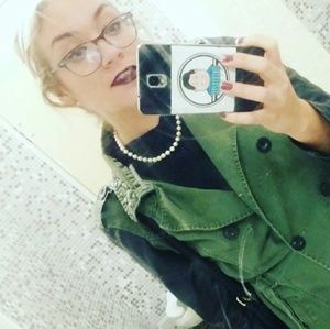 Meet your Posher, Alinah