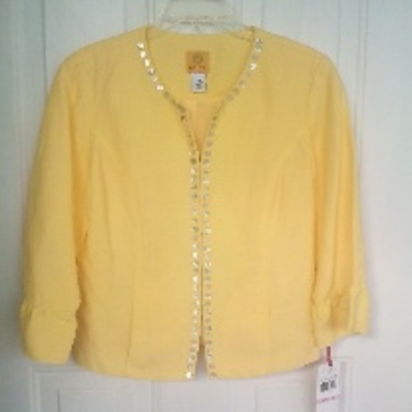 Beautiful nwt dressy jacket