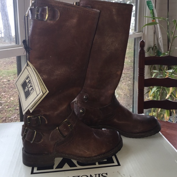 Wore once-gorgeous distressed FRY riding boots-