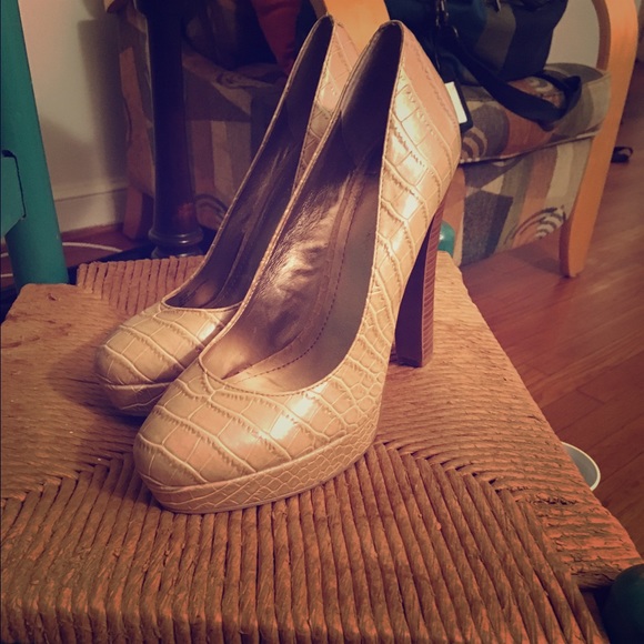 BCBGeneration tan pumps