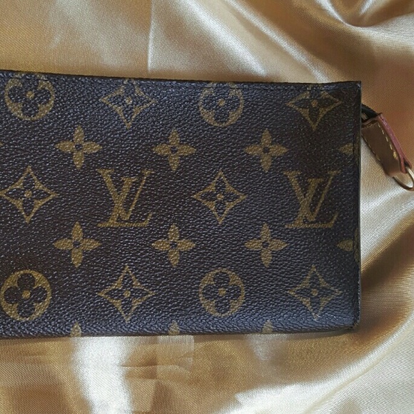 🚫SOLD Authentic Louis Vuitton Toiletry 19