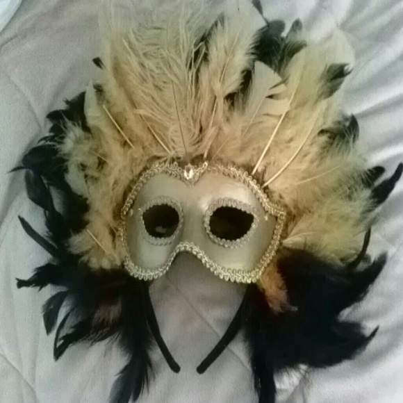 Gold Feathered Mask