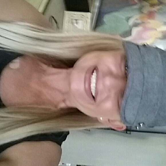 Meet your Posher, Dori - Picture 2 of 2