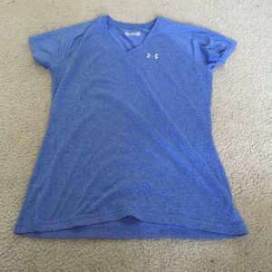 Lot: 2 Under Armour semi-fitted workout shirts