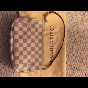 Louis Vuitton Monogram Pouchette