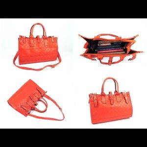 ✨Brand New✨ Professional look with lots of room!