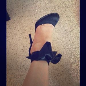 Ann Taylor Satin Bow tie Holiday Heels