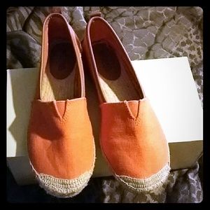 Meg slip on