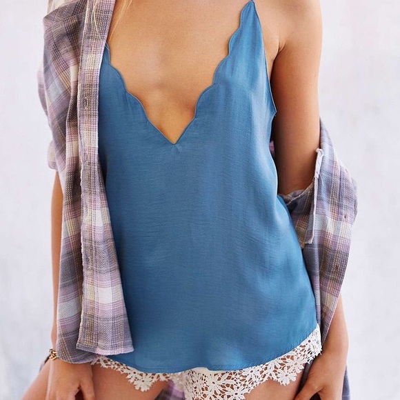 Kimchi Blue silky scalloped cami - Picture 1 of 3