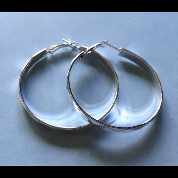 🎀STERLING SILVER 🎀🎉 Diamond cut Hoop Earrings