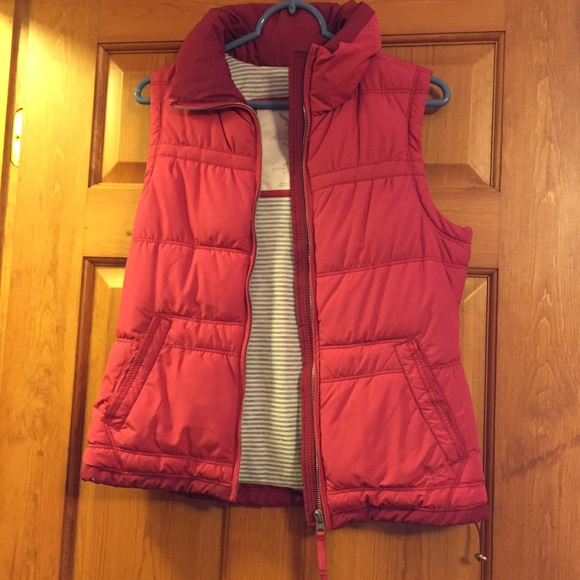 American Eagle pink puffer vest