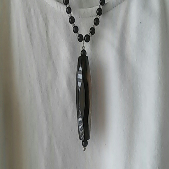 Black stone pendant necklace - Picture 2 of 3