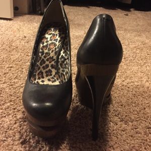 Jessica Simpson stilettos