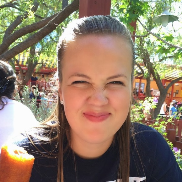 Meet your Posher, Hannah