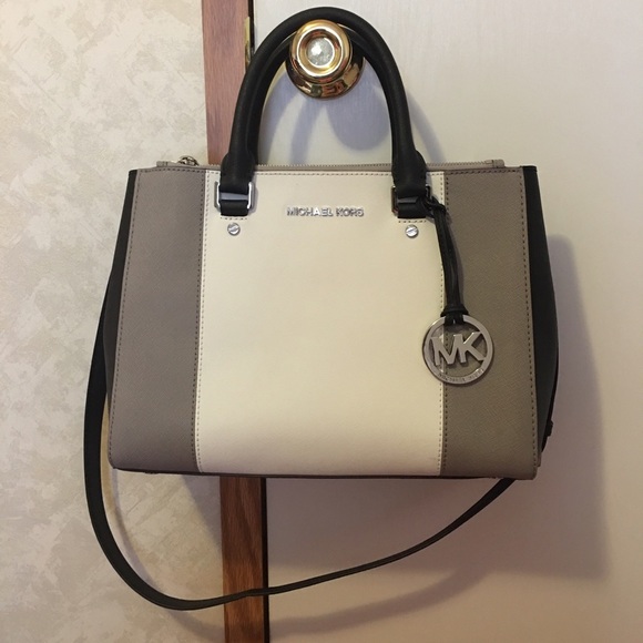 Michael Kors purse🎄CHRISTMAS SALE🎄today only!!