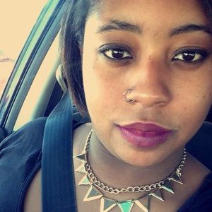 Meet your Posher, Kia-loni