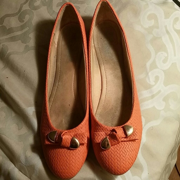 Orange flats - Picture 2 of 4