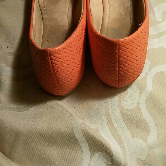 Orange flats - Picture 3 of 4