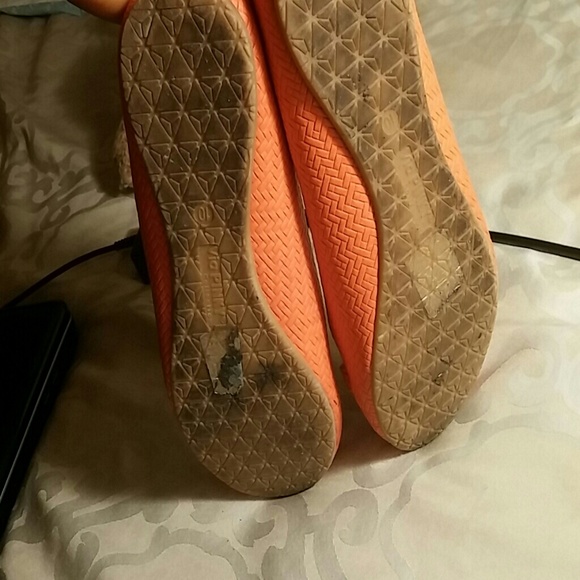 Orange flats - Picture 4 of 4