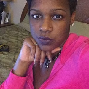 Meet your Posher, Trayona