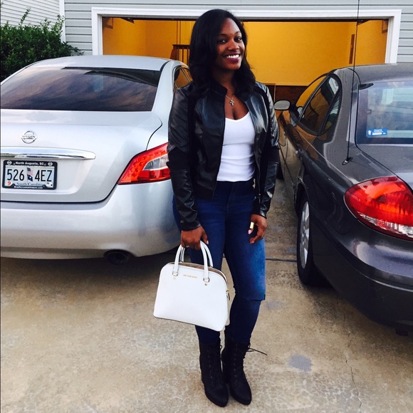 Meet your Posher, Tanisha - Picture 1 of 1