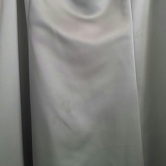 Formal gown - Picture 4 of 4