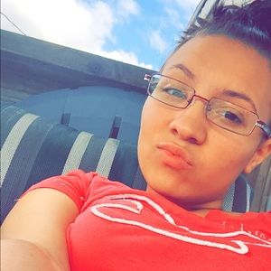 Meet your Posher, Kayla