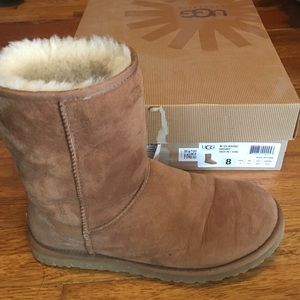 Ugg Australia shirt boots in Chesnut. Size 8