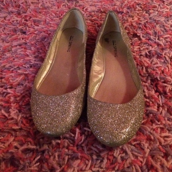 Gold sparkly flats💎