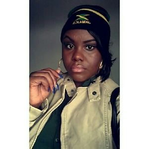 Meet your Posher, Briana