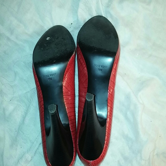 Red heels - Picture 2 of 4