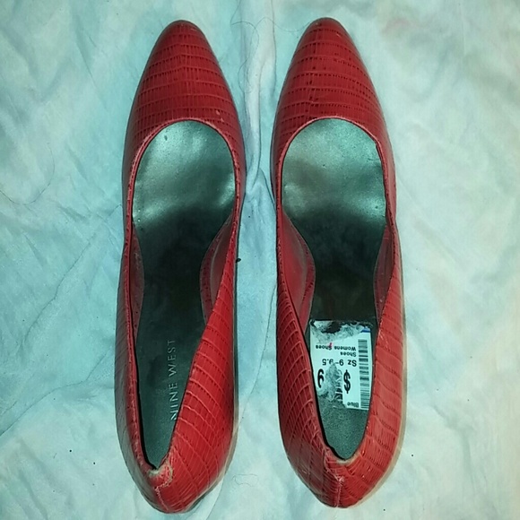 Red heels - Picture 3 of 4