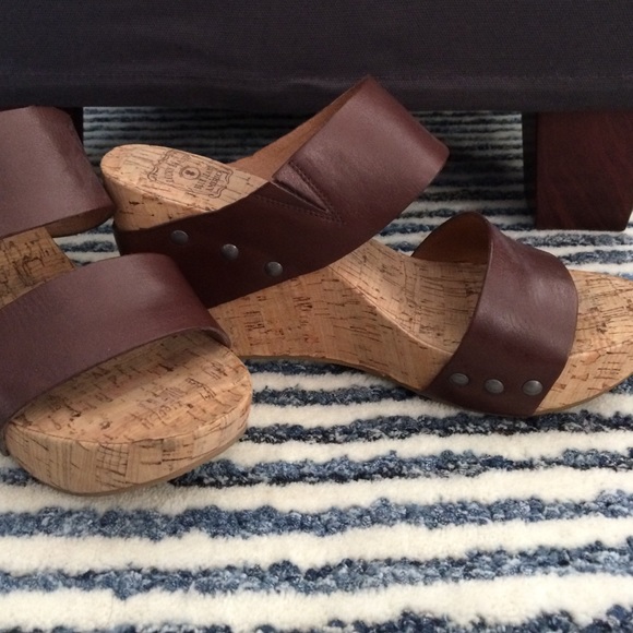 Lucky size 38.5 platform sandals.