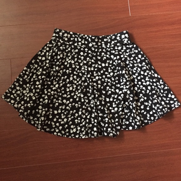 Forever21 skater skirt - Picture 2 of 2