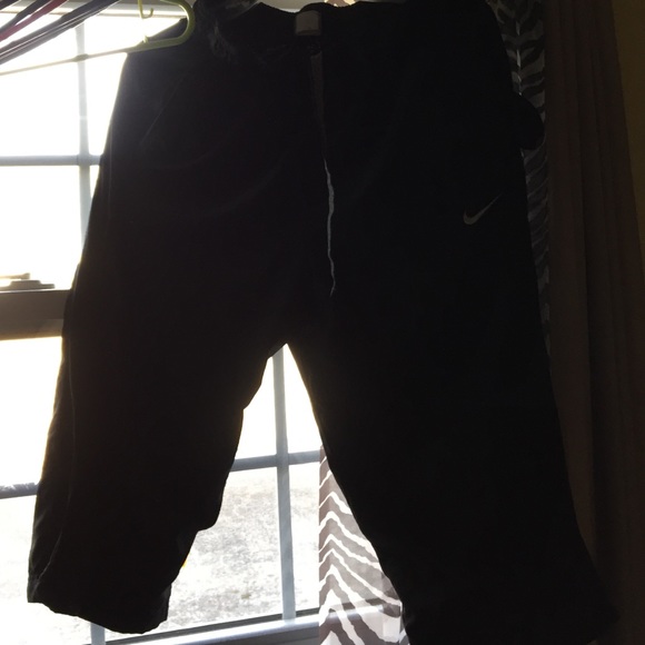Nike - Picture 2 of 4