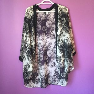 NWOT H&M Floral Kimono Cartigan