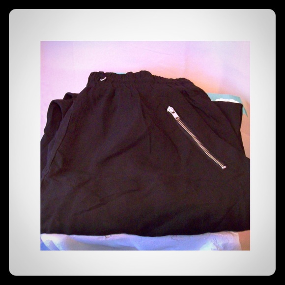 Black Zippered Banded Jogger Linen Bottoms