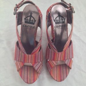 CROWN VINTAGE WEDGE PUMPS