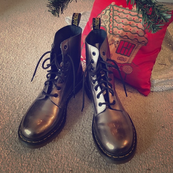 Dr. Martens 👣 Size: 10 Women's